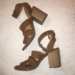 Universal threads block heel size 7